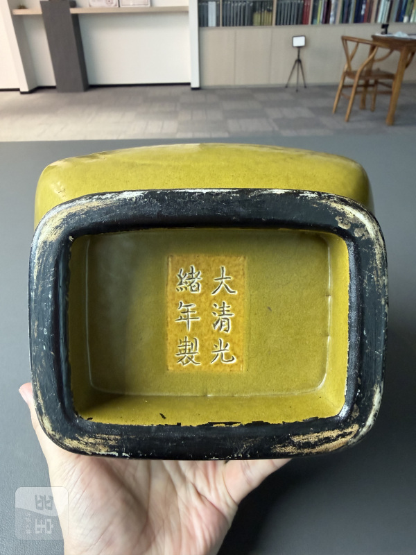 清光绪 茶叶末釉杏圆贯耳瓶 - 图7